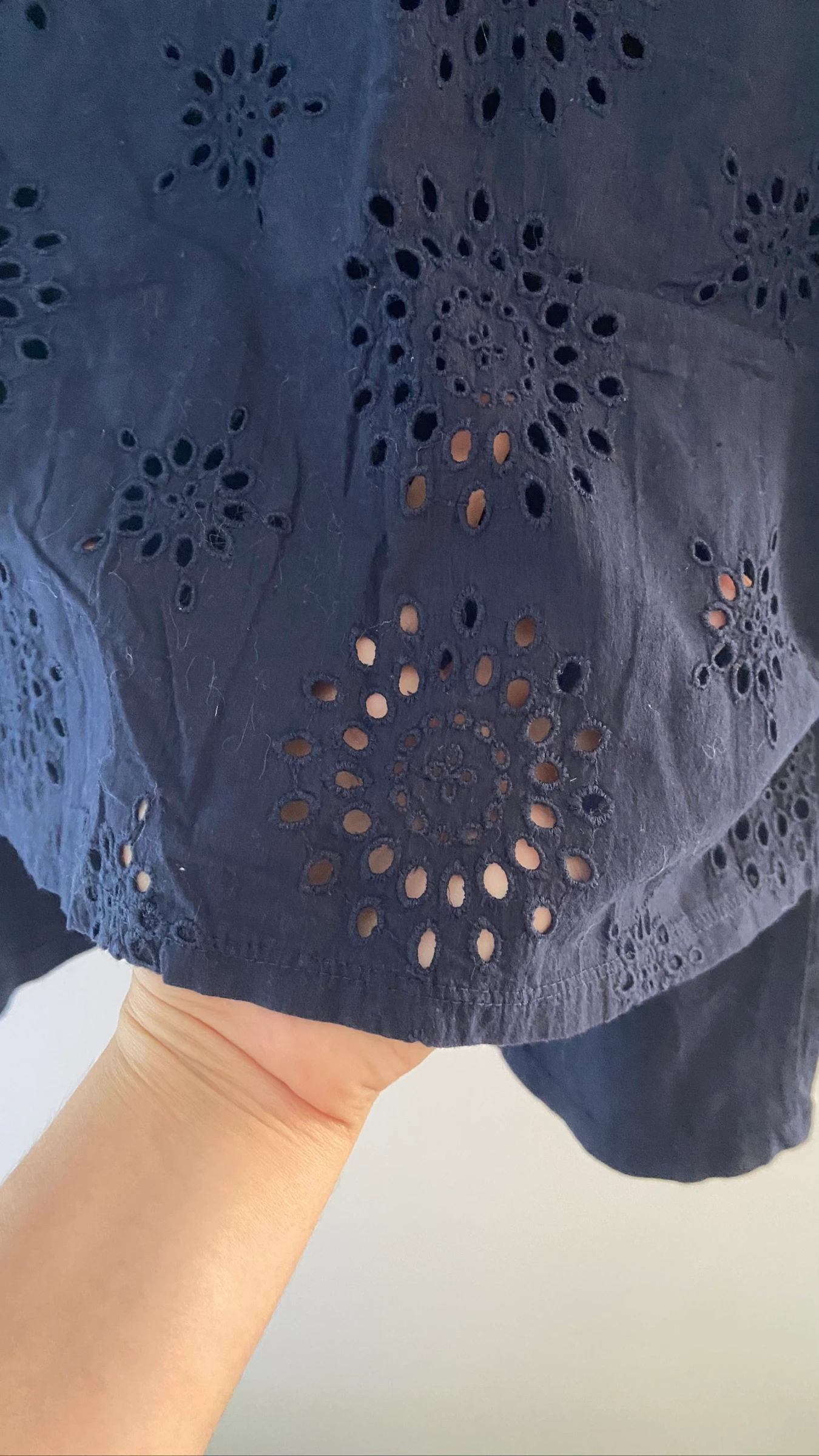 Haut bleu marine avec motif dentelle Taille S – photo 3